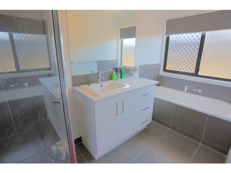 20 Albemarle Street, Emu Park QLD 4710