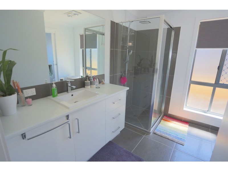 20 Albemarle Street, Emu Park QLD 4710