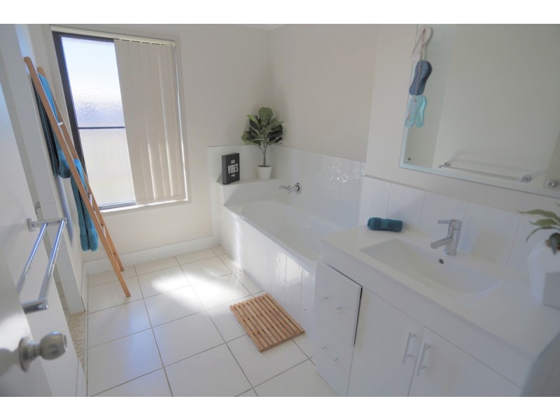 65 Valley Park Road, Zilzie QLD 4710