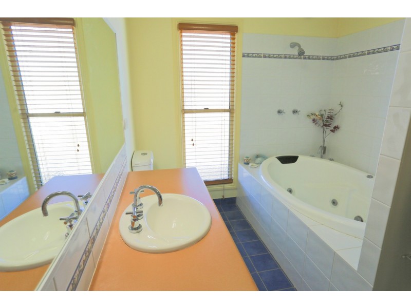 1 Taldora Place, Emu Park QLD 4710