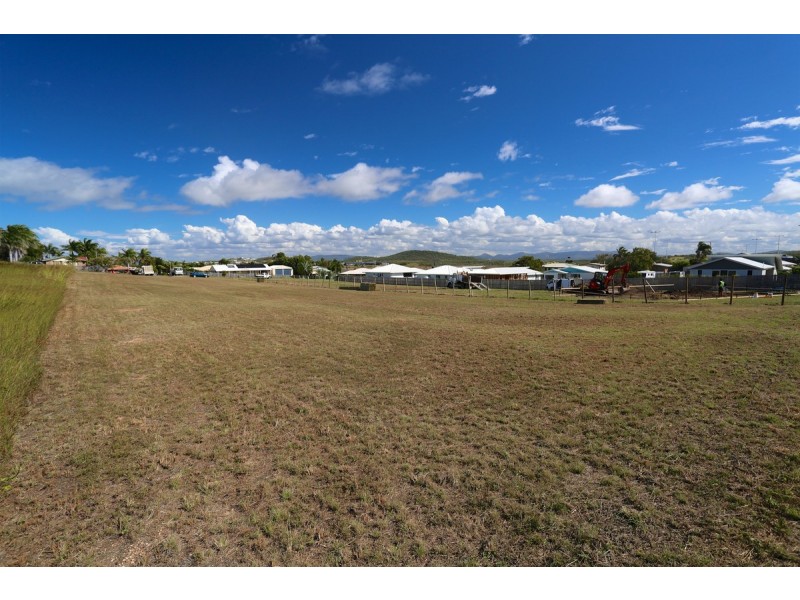 37-39 Thomas Street, Emu Park QLD 4710