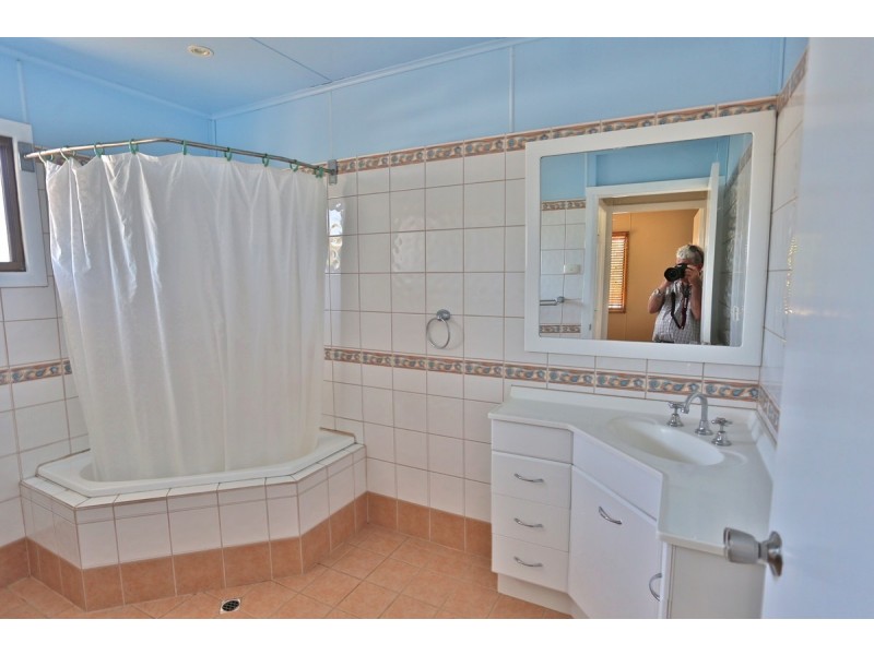 136 Schofield Parade, Keppel Sands QLD 4702