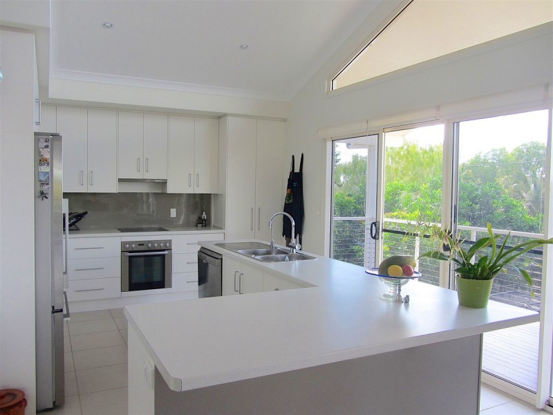 3 Carlo Corner, Keppel Sands QLD 4702