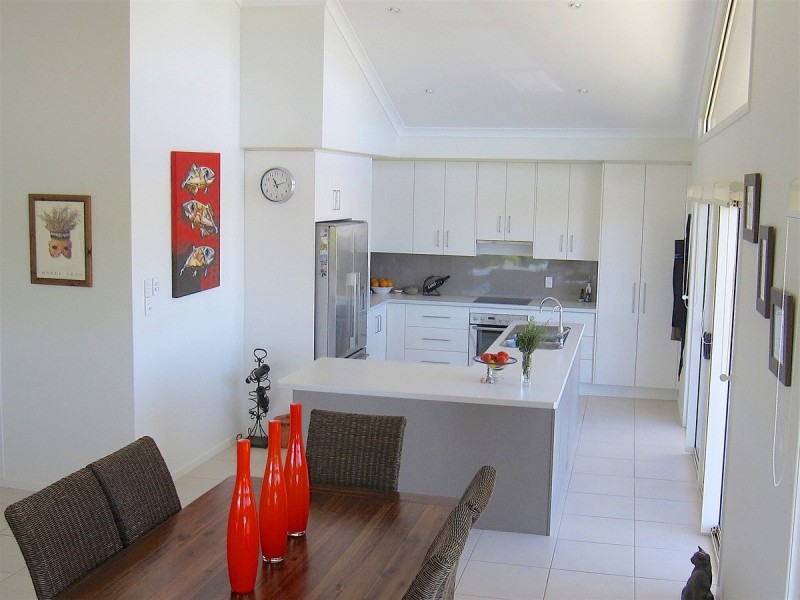 3 Carlo Corner, Keppel Sands QLD 4702