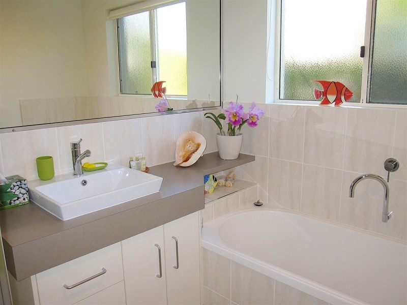 3 Carlo Corner, Keppel Sands QLD 4702