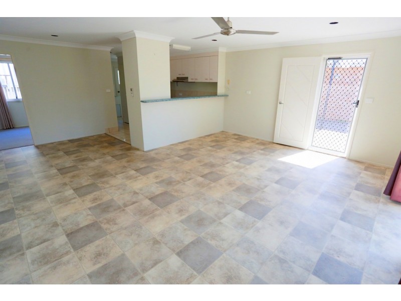 2/9 Warnock Street, Zilzie QLD 4710