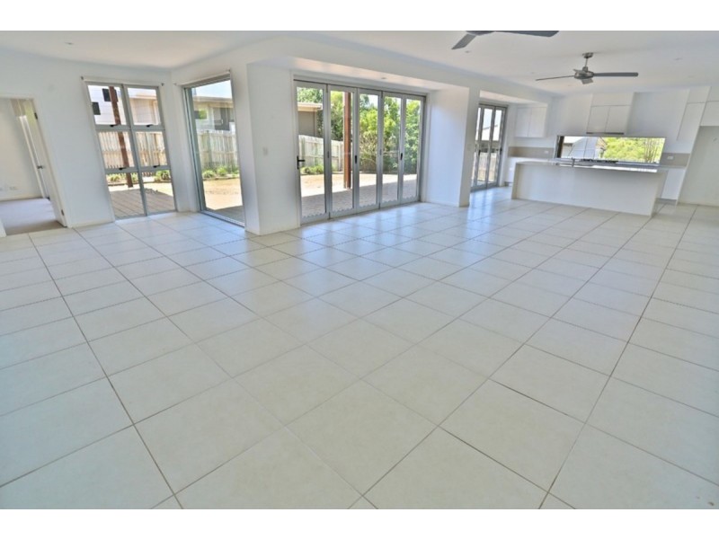 33 Cocoanut Point Drive, Zilzie QLD 4710