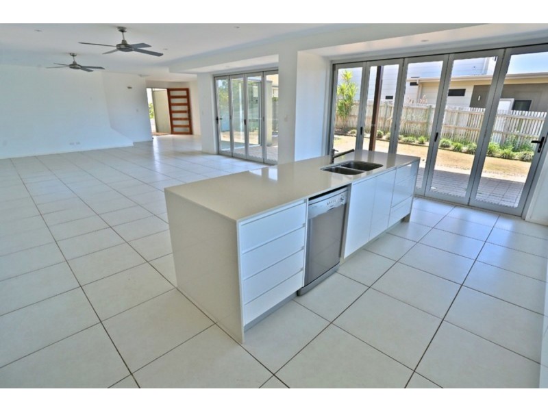 33 Cocoanut Point Drive, Zilzie QLD 4710