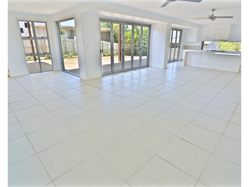 33 Cocoanut Point Drive, Zilzie QLD 4710