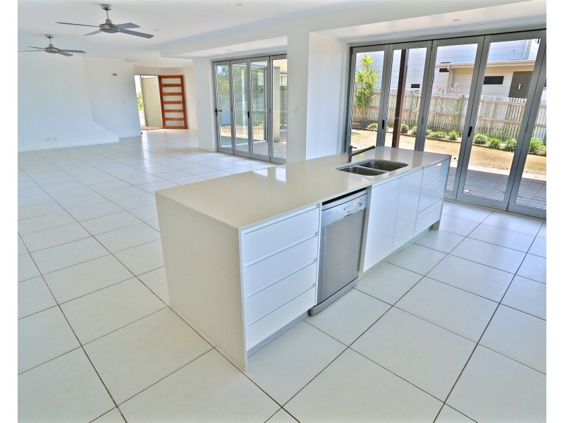 33 Cocoanut Point Drive, Zilzie QLD 4710
