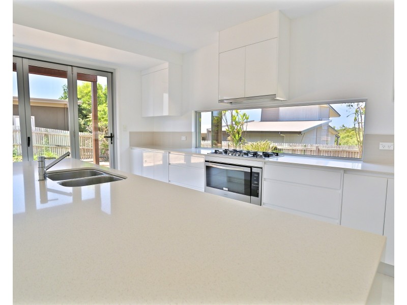 33 Cocoanut Point Drive, Zilzie QLD 4710