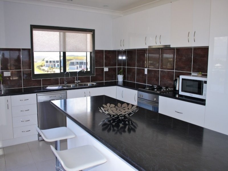 92 Larnach Street, Emu Park QLD 4710