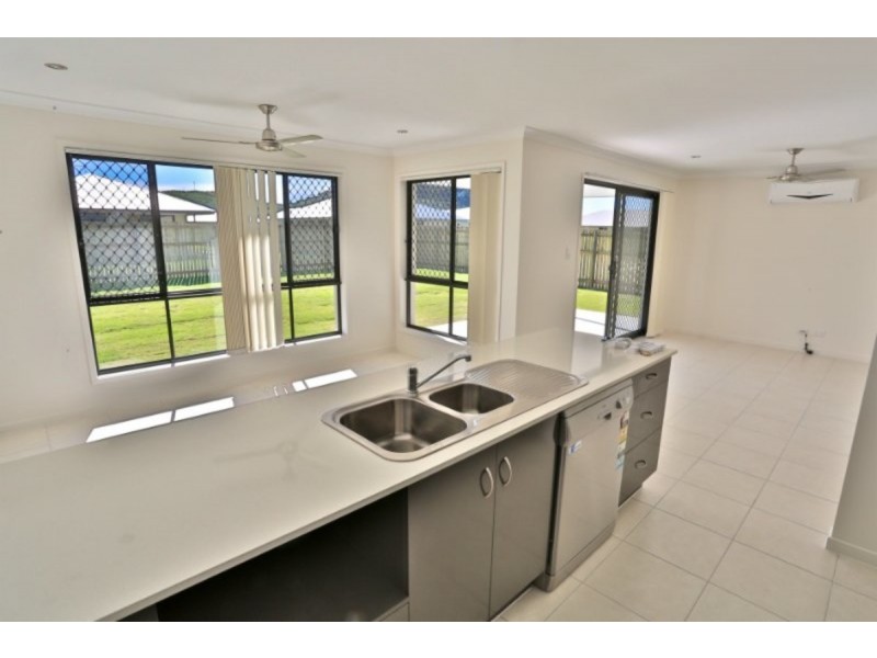 9 Beachside Circuit, Mulambin QLD 4703
