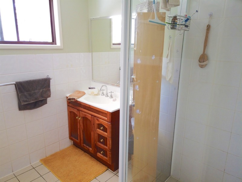 4 Felix Street, Cawarral QLD 4702