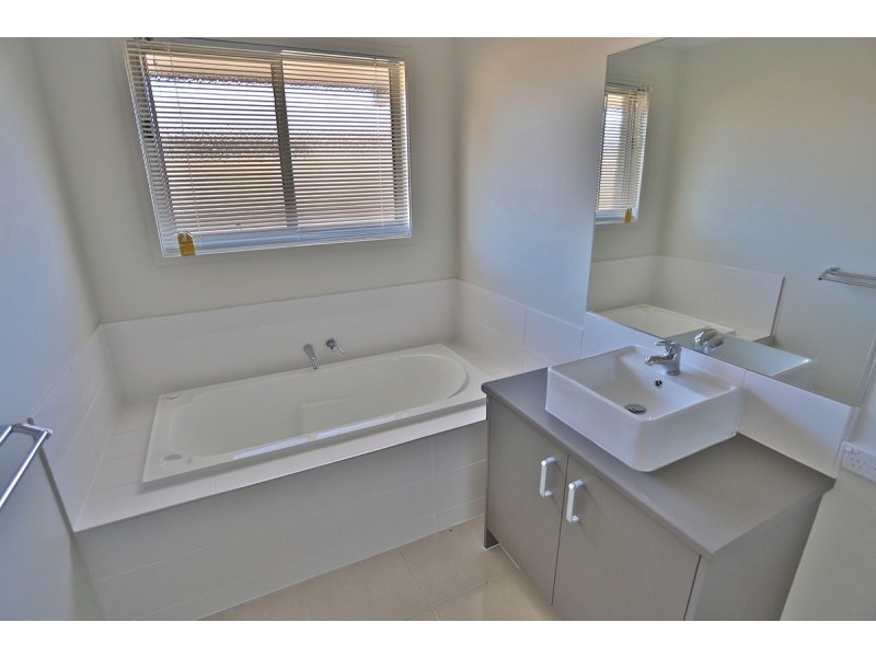 9 Waterpark Drive, Mulambin QLD 4703