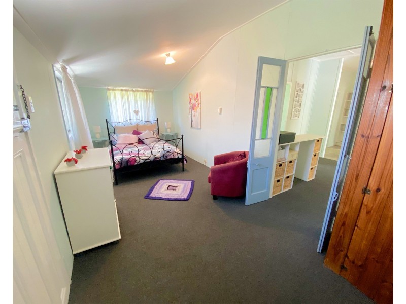7 Cemetery Road, Cawarral QLD 4702