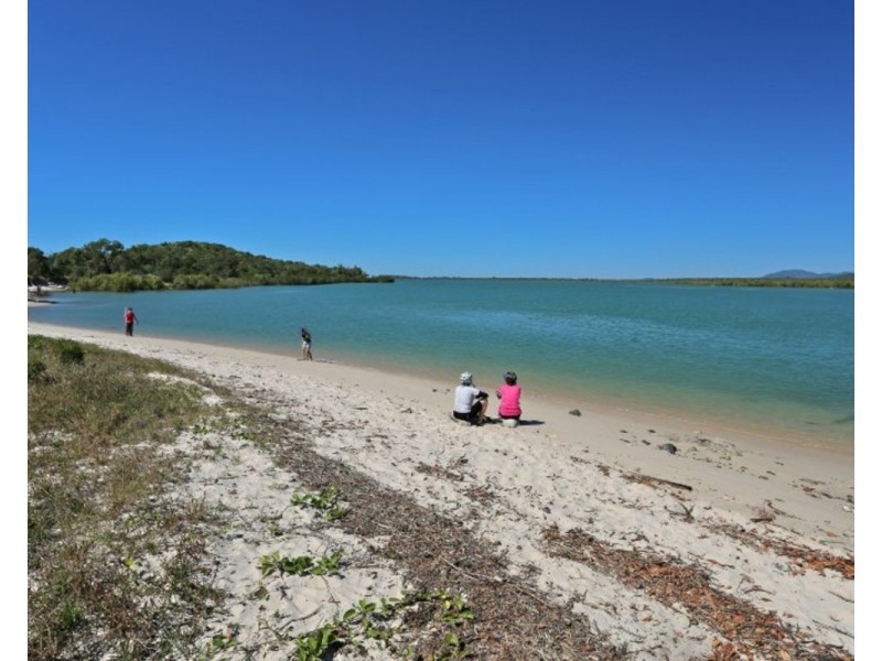 4 Falcon Crest, Emu Park QLD 4710