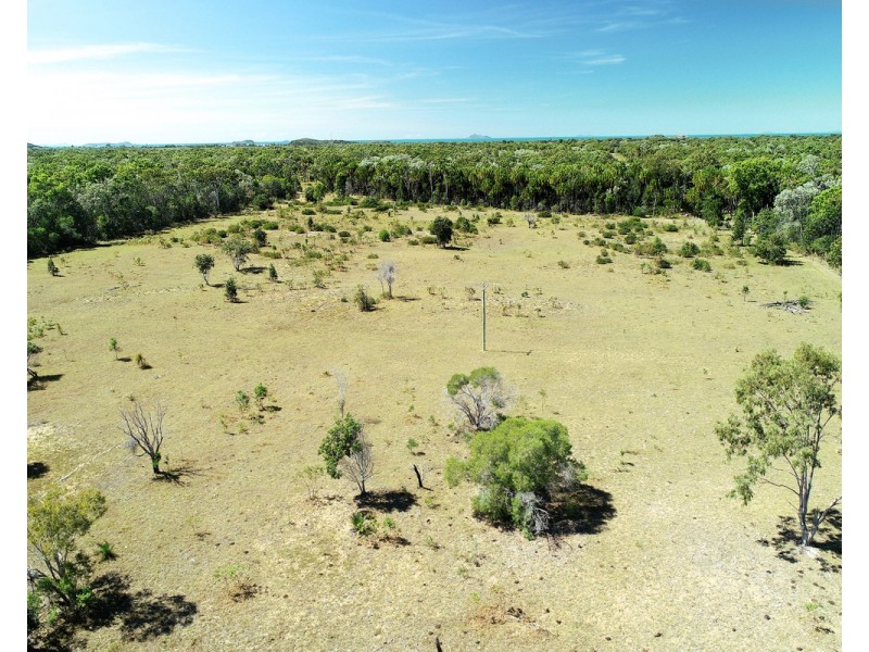 837 Coowonga Road, Keppel Sands QLD 4702