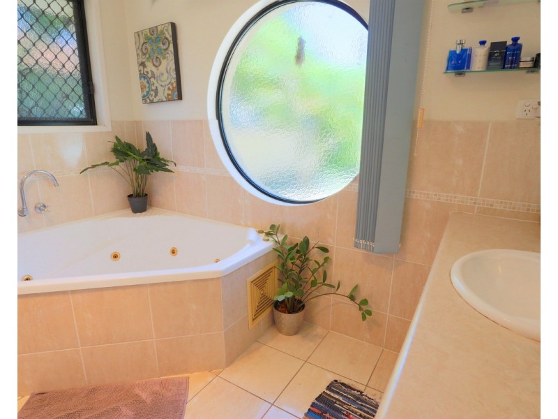 9 Monaco Drive, Zilzie QLD 4710