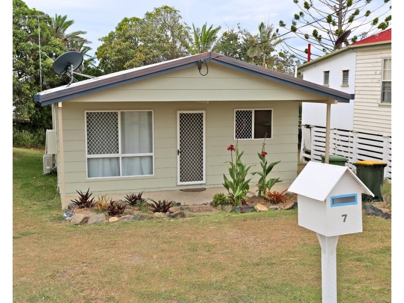 7 Archer Street, Emu Park QLD 4710