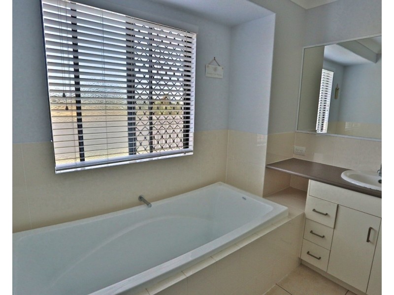 1 Timbers Beach Road, Zilzie QLD 4710