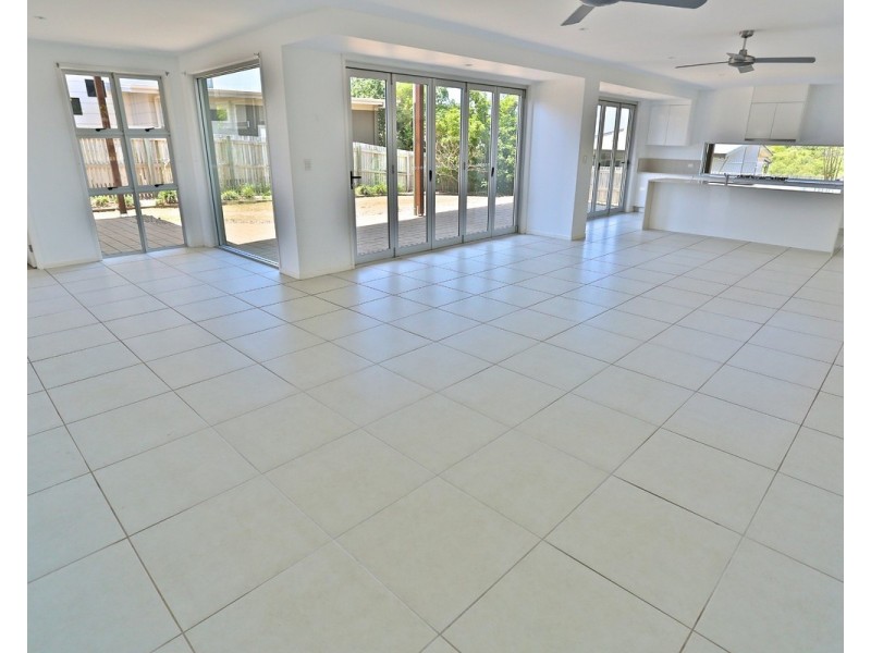 33 Cocoanut Point Drive, Zilzie QLD 4710