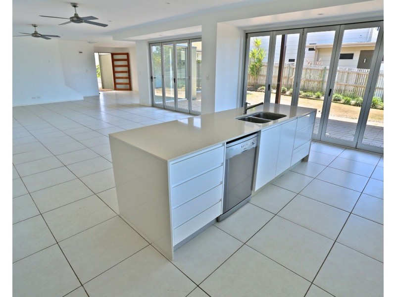 33 Cocoanut Point Drive, Zilzie QLD 4710