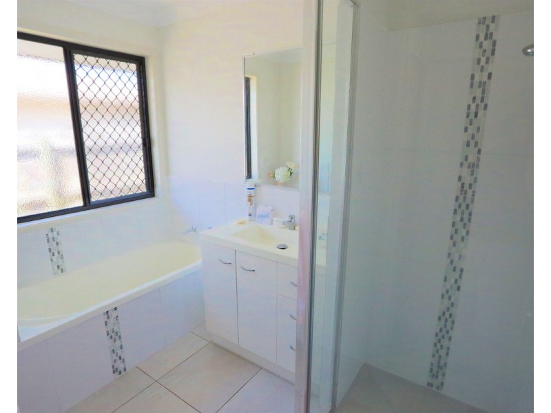 14 Riviera Way, Mulambin QLD 4703