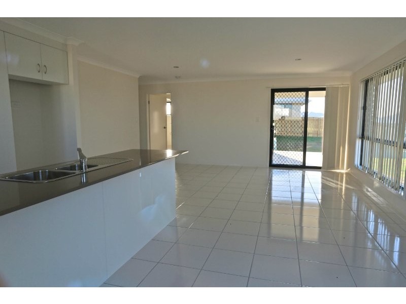 35 Falcon Crest, Emu Park QLD 4710