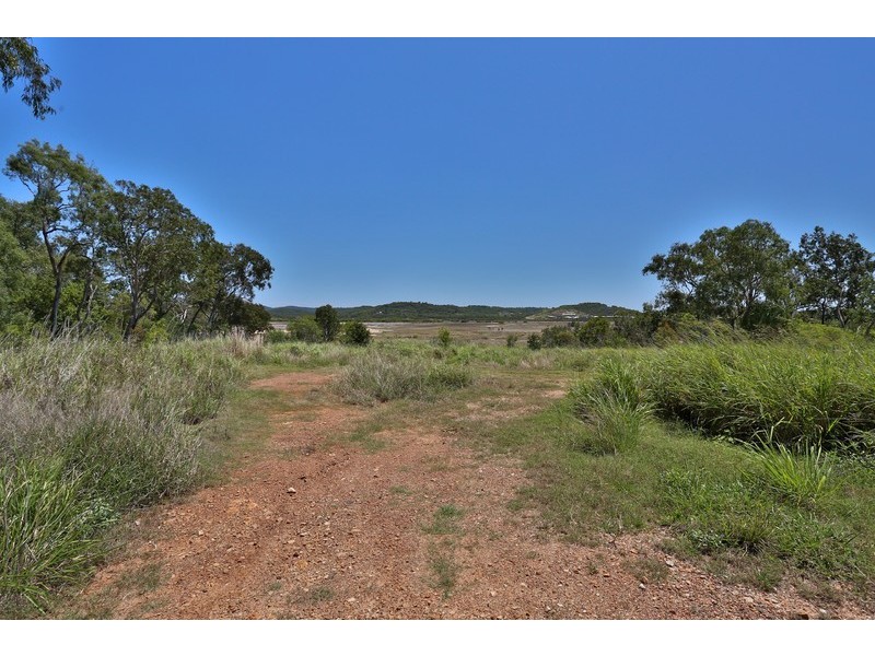 400 Scenic Highway, Rosslyn QLD 4703