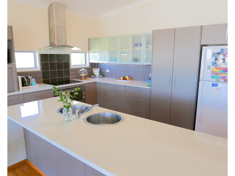 10 Hillside Court, Zilzie QLD 4710