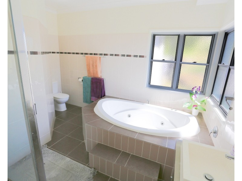 10 Hillside Court, Zilzie QLD 4710