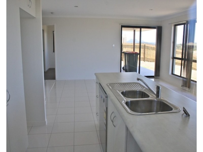 24 Falcon Crest, Zilzie QLD 4710