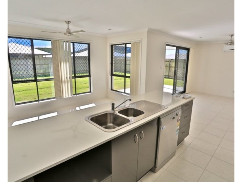 9 Beachside Circuit, Mulambin QLD 4703
