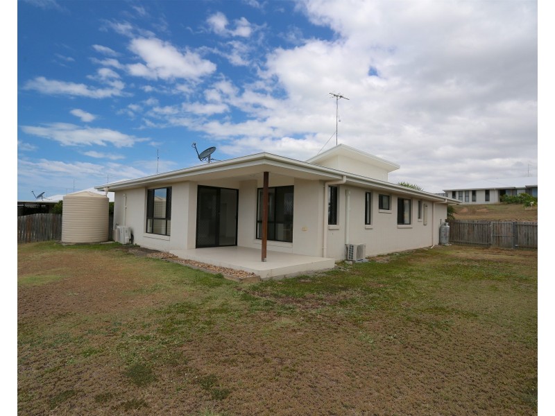 24 Falcon Crest, Zilzie QLD 4710