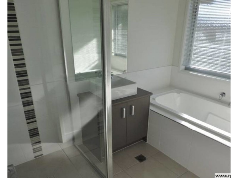 11 Waterpark Drive, Mulambin QLD 4703