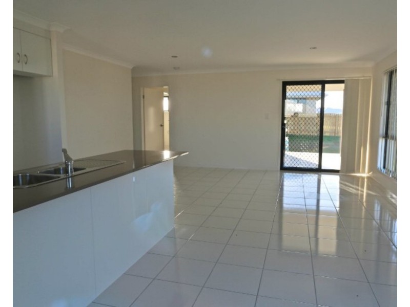 35 Falcon Crest, Emu Park QLD 4710