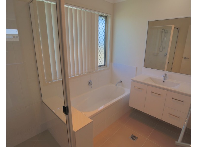 2 Ocean View Drive, Zilzie QLD 4710