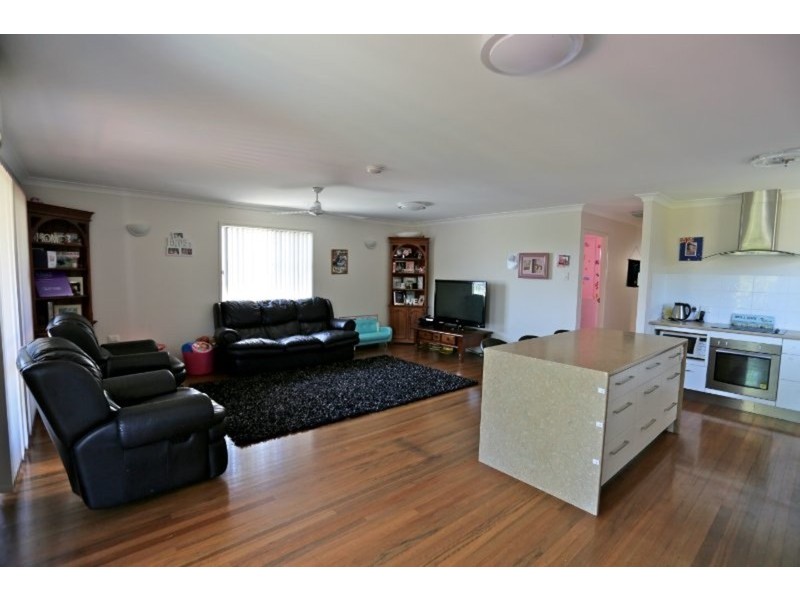 1 Larnach Street, Emu Park QLD 4710