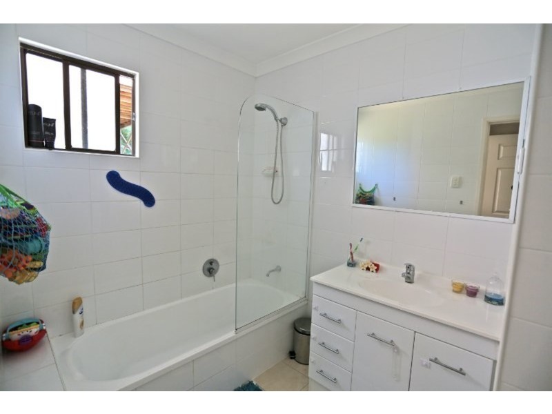 1 Larnach Street, Emu Park QLD 4710