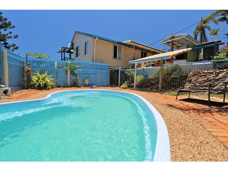 2 LARGE Street, Emu Park QLD 4710