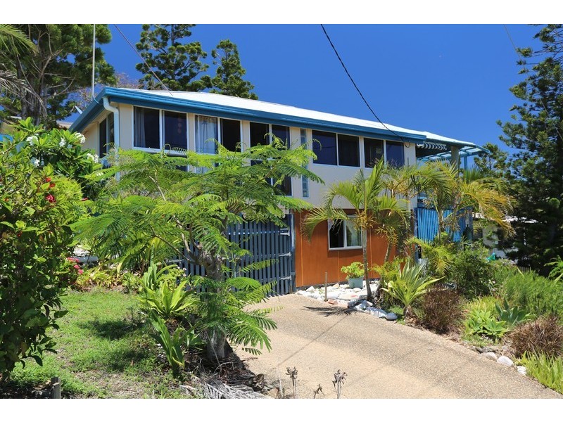 2 LARGE Street, Emu Park QLD 4710