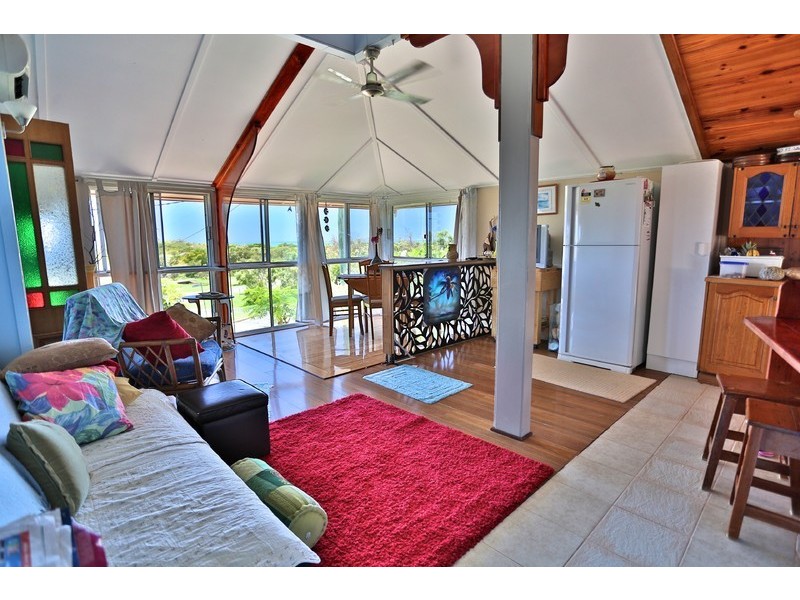 2 LARGE Street, Emu Park QLD 4710