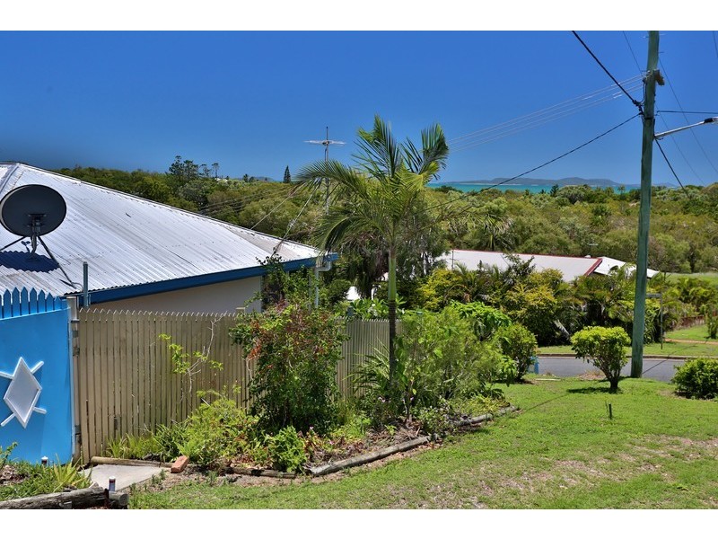 2 LARGE Street, Emu Park QLD 4710