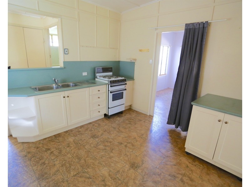 20 Meadow Street, Keppel Sands QLD 4702