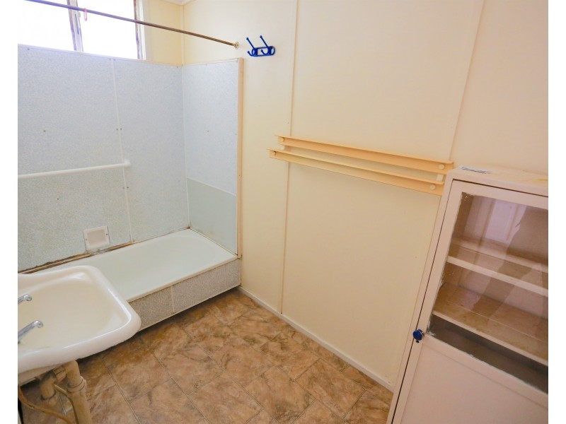 20 Meadow Street, Keppel Sands QLD 4702