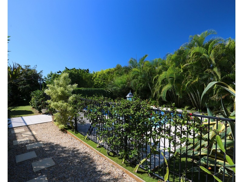 5 Cocoanut Point Drive, Zilzie QLD 4710