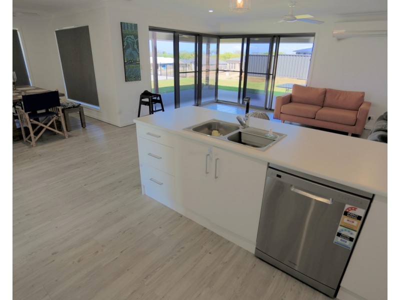 20 Albemarle Street, Emu Park QLD 4710