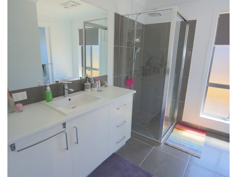 20 Albemarle Street, Emu Park QLD 4710