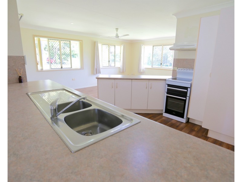 6 Hitchcock Lane, Keppel Sands QLD 4702